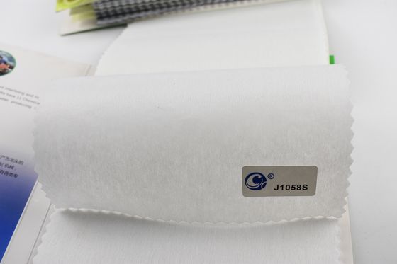 柔らかい100%ポリエステル 刺身 背面 織物のない布 衣料 融合 インターフェース