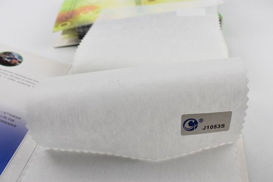 柔らかい100%ポリエステル 刺身 背面 織物のない布 衣料 融合 インターフェース